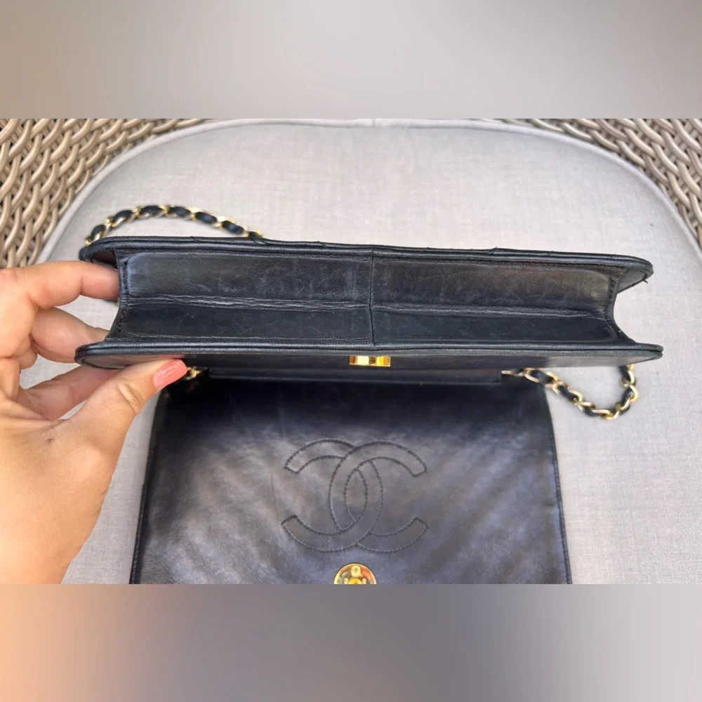 Authentic CHANEL black lambskin leather V stitch single flap 24k gold hardware